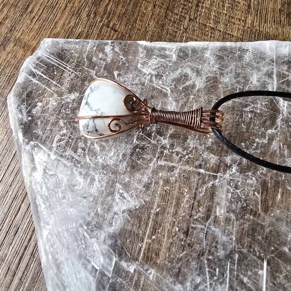 Howlite Crystal Necklace Handmade - Picture 3 of 5